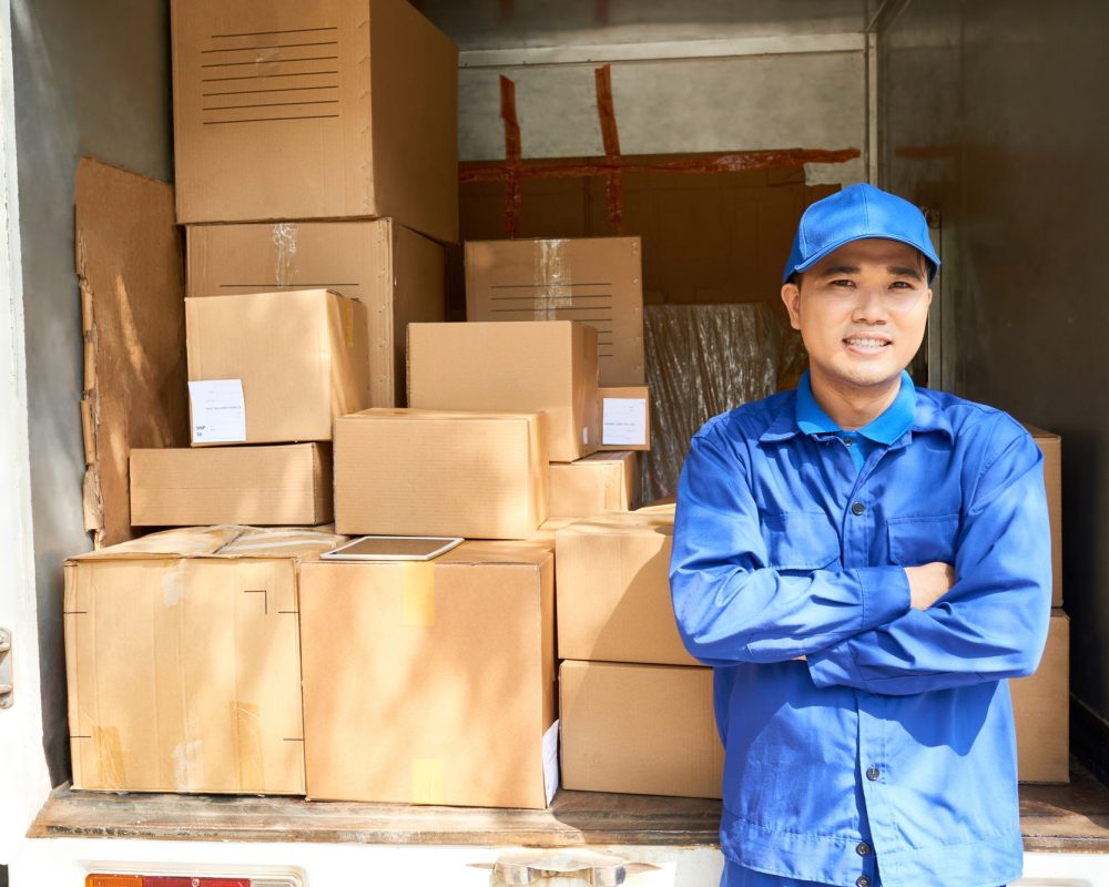 courier-standing-at-truck-loaded-truck.jpg courier-standing-at-truck-loaded-truck.jpg